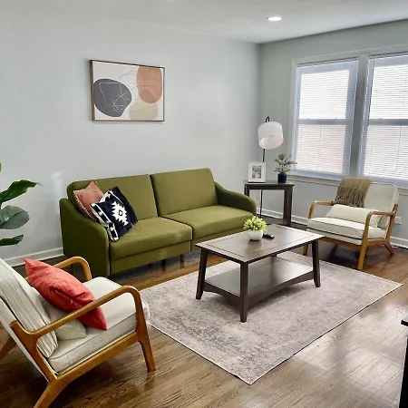 Spacious 3 Bed 2 Bath Apt In Rogers Park